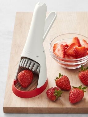 Chef'n Williams Sonoma Strawberry Slicer